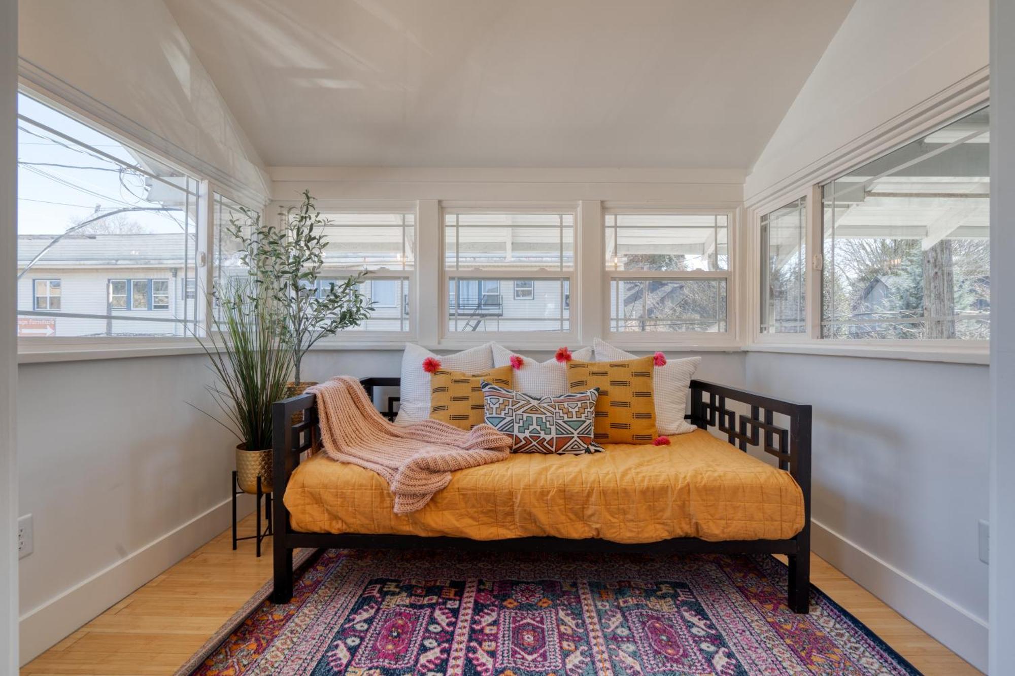 Collection - Casa Solarium, Local Eateries, Parks & Espresso * Portland