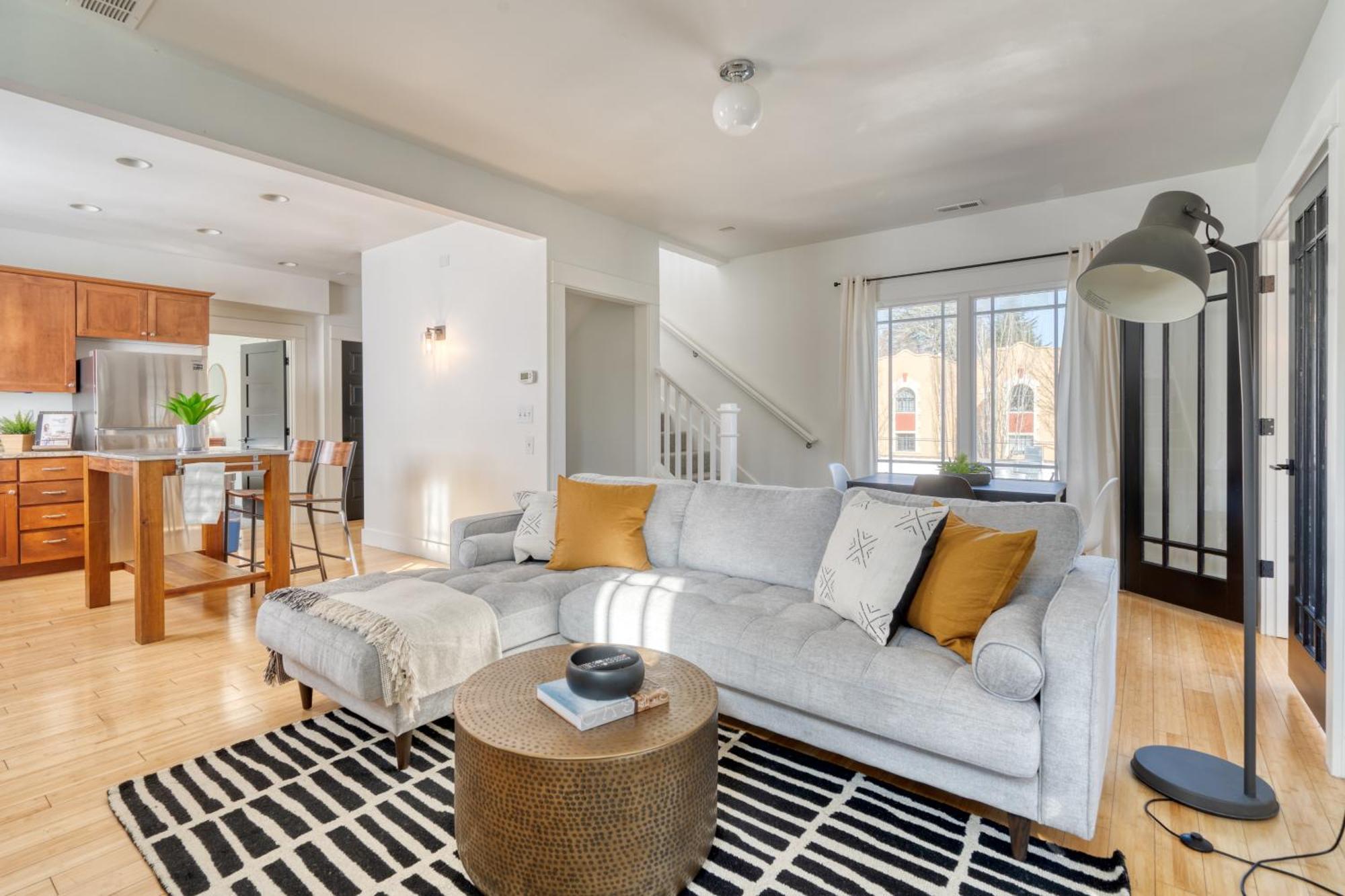 Collection - Casa Solarium, Local Eateries, Parks & Espresso Holiday home *
