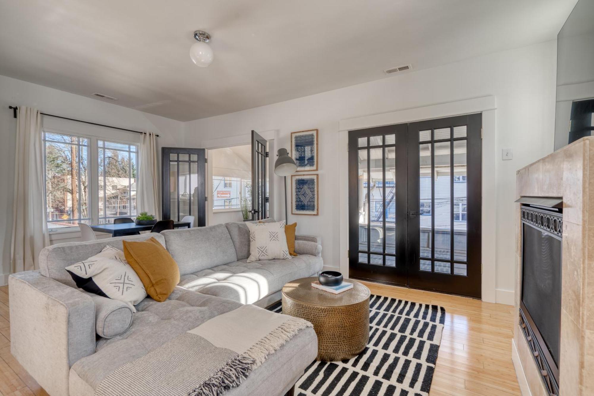 Holiday home Collection - Casa Solarium, Local Eateries, Parks & Espresso Portland
