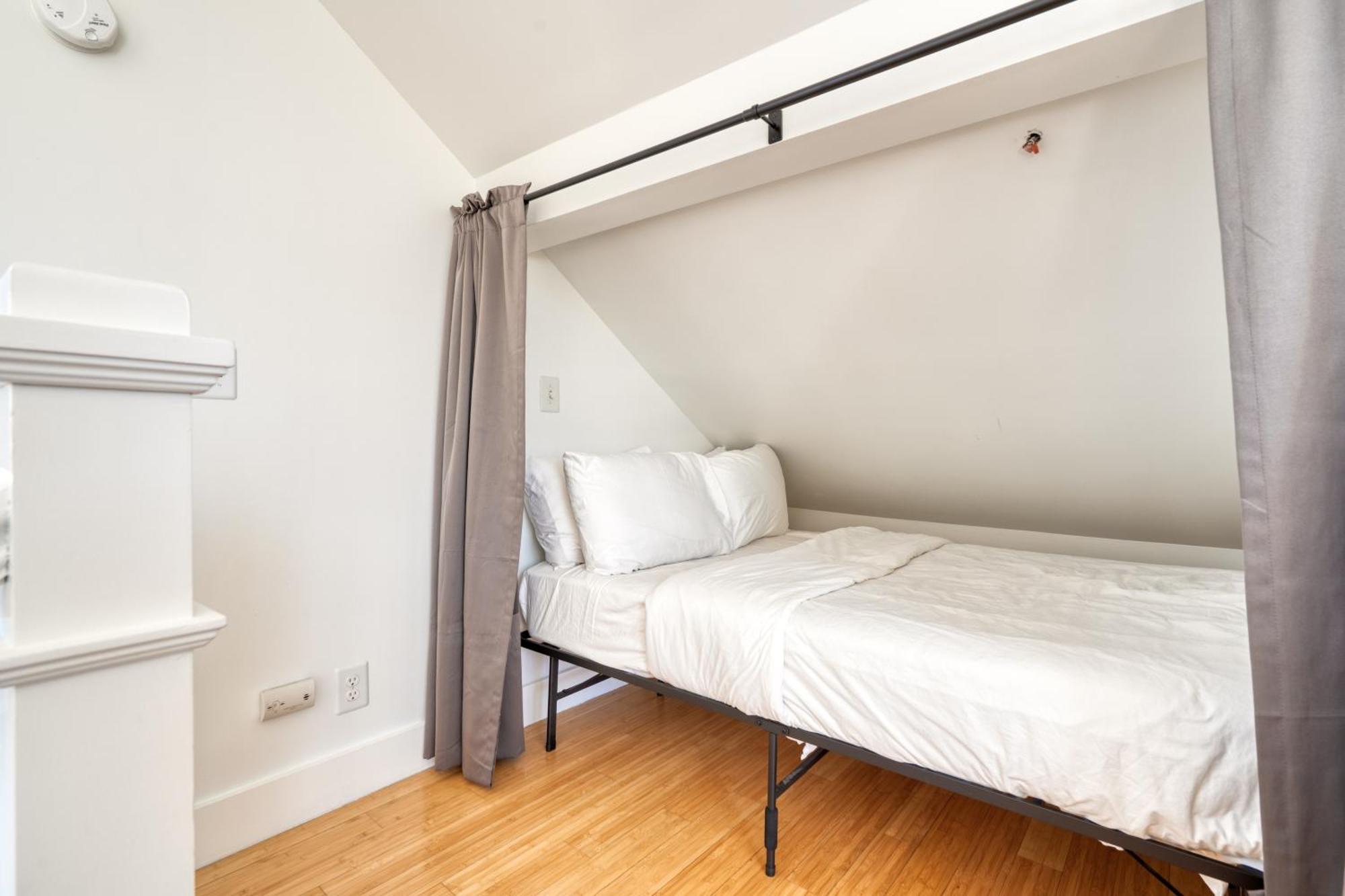 Holiday home Collection - Casa Solarium, Local Eateries, Parks & Espresso *